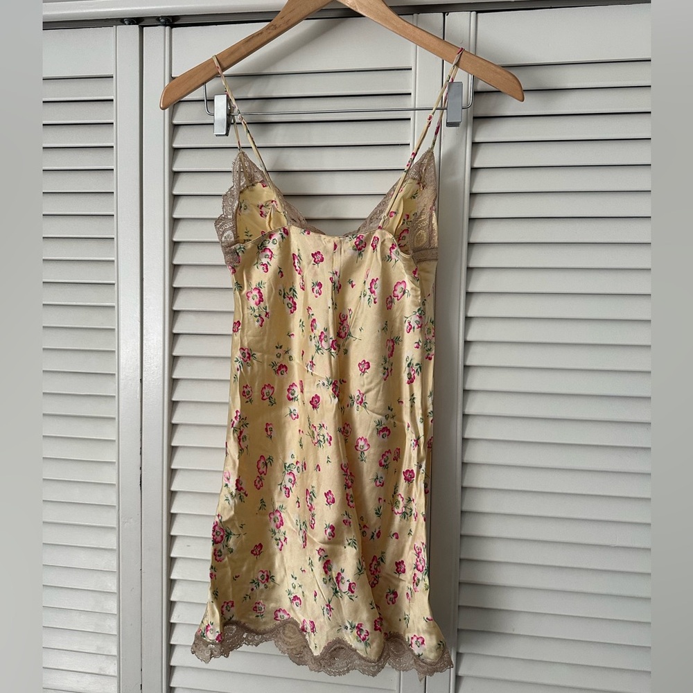 Victoria's Secret Yellow 100% silk Floral Lace Chemise EUC - Picture 4 of 8
